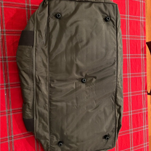 Excellent duffle bag. - Picture 4 of 7